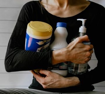 Zo maak je glas in lood raamfolie schoon zonder beschadiging